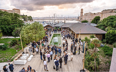 Afterwork traiteur en terrasse avec des collègues à Marseille
