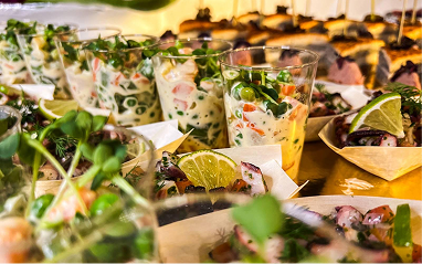 Buffet multiculturel avec spécialités du monde entier à Marseille